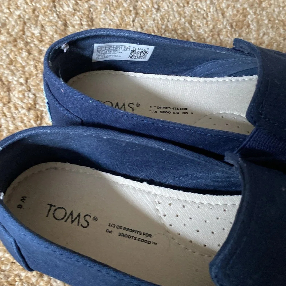 Tom’s slip on shoes. 2 pair, dark blue and dark brown. - Picture 6 of 9